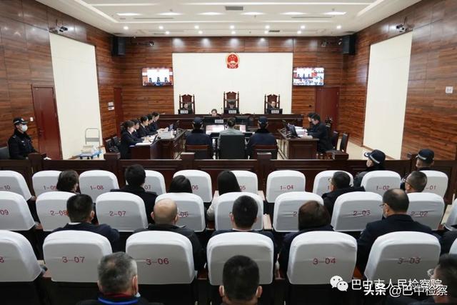 巴中：检察长出庭公诉重大职务犯罪案件